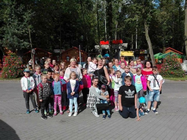 Dzieci z Jazowej na wycieczce w Dinoparku