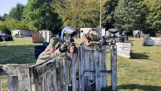 Paintballowe zmagania uczniów z Konopnicy