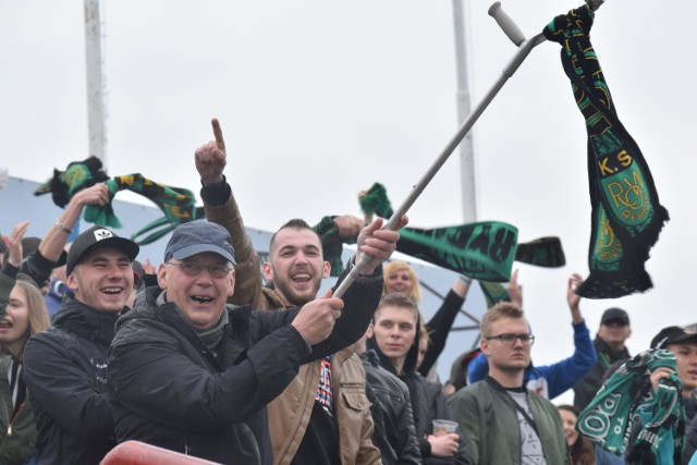 PGG ROW Rybnik pokonał w deszczu Unię Tarnów. Kibice nie zawiedli i głośno dopingowali rybniczan