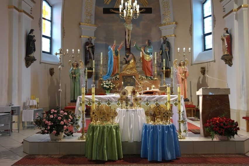 Orszak świętych i błogosławionych w parafii w Zawadzie