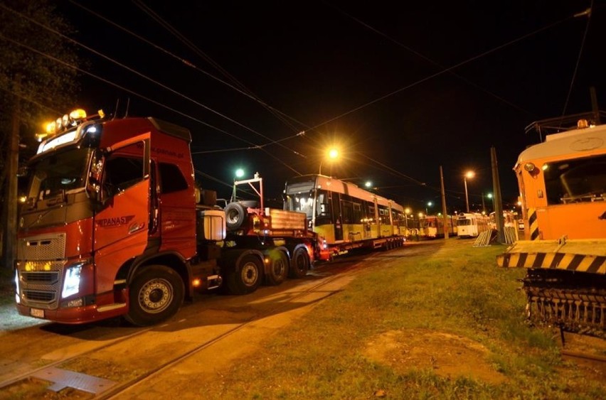 GORZÓW. Pierwszy nowy tramwaj już w Gorzowie [ZDJĘCIA]