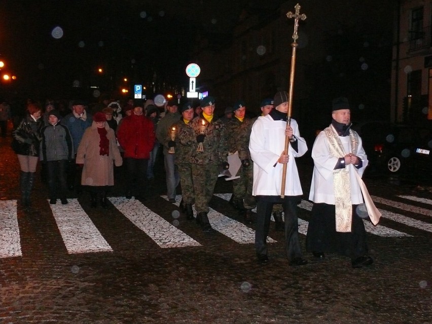 Chełmianie podzielili się opłatkiem przy szopce