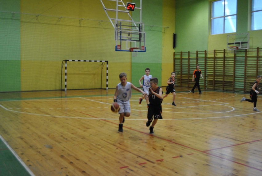 Turniej koszykówki dla najmłodszych zawodników w Kościanie ZDJĘCIA