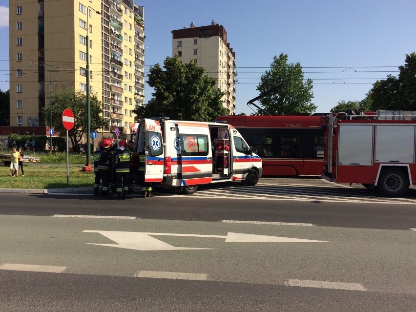 Wypadek w Sosnowcu. Samochód zderzył się z tramwajem na ulicy 3 maja [ZDJĘCIA]