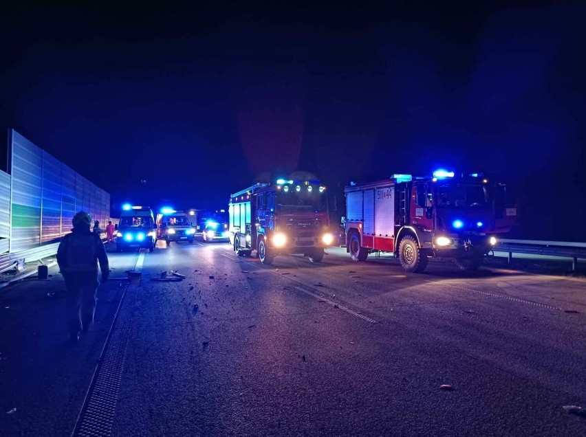 Wypadek na autostradzie A1 w okolicach Kamieńska. W iveco wystrzeliła opona