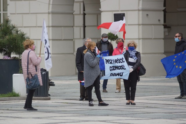 Protest w Kaliszu. Na Głównym Rynku demonstrowali przeciw "nieudolności rządu"
