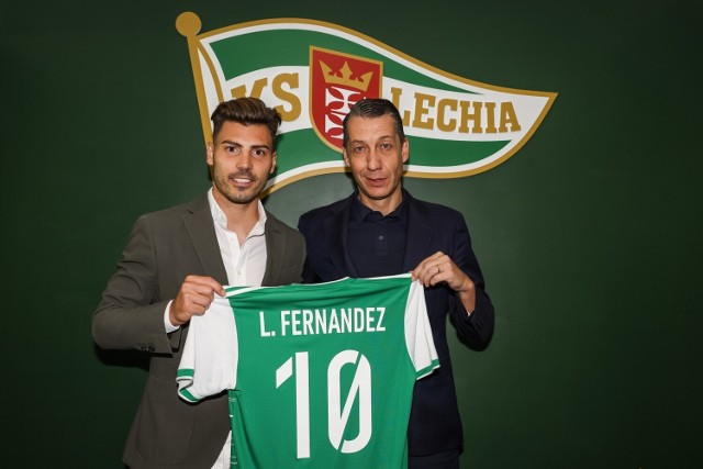 Luis Fernandez Teijero będzie grał w Lechii Gdańsk z numerem 10. Na zdjęciu z prezesem Paolo Urferem
