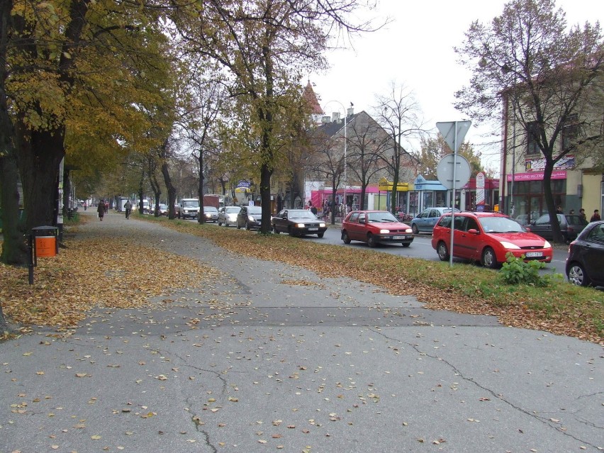 Kierowcy stoją i czekają. Fot. Piotr Andrzejak