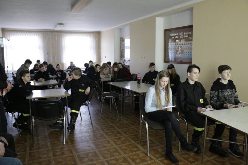Młodzież z gminy Koszęcin walczyła o awans do kolejnego etapu konkursu wiedzy pożarniczej [ZDJĘCIA]