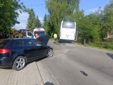 Zderzenie audi z autobusem w Jaśle. Wypadek na ulicy Floriańskiej