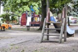Place zabaw na Pradze-Północ niebezpieczne dla dzieci? Radne interweniują. "Maluchy podczas zabaw wywracają się i ranią"