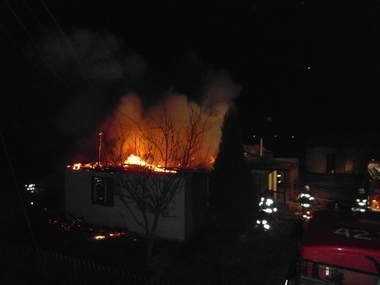 Spalił się dom w Czechowie

Osiem zastępów straży pożarnej...