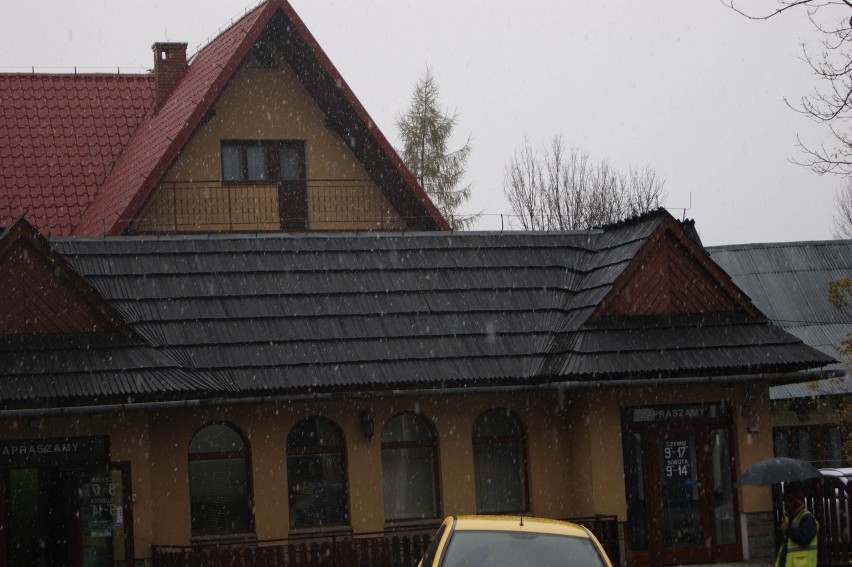 Zakopane: W mieście pada pierwszy śnieg w sezonie 2012/13 [FOTO]