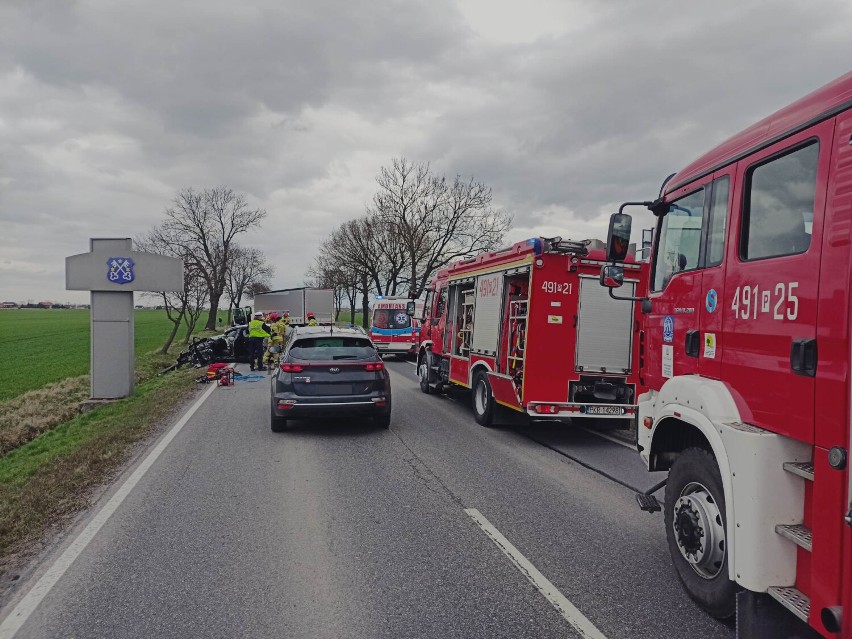 AKTUALIZACJA: Wypadek na drodze krajowej nr 15. Jedna osoba trafiła do szpitala [ZDJĘCIA]