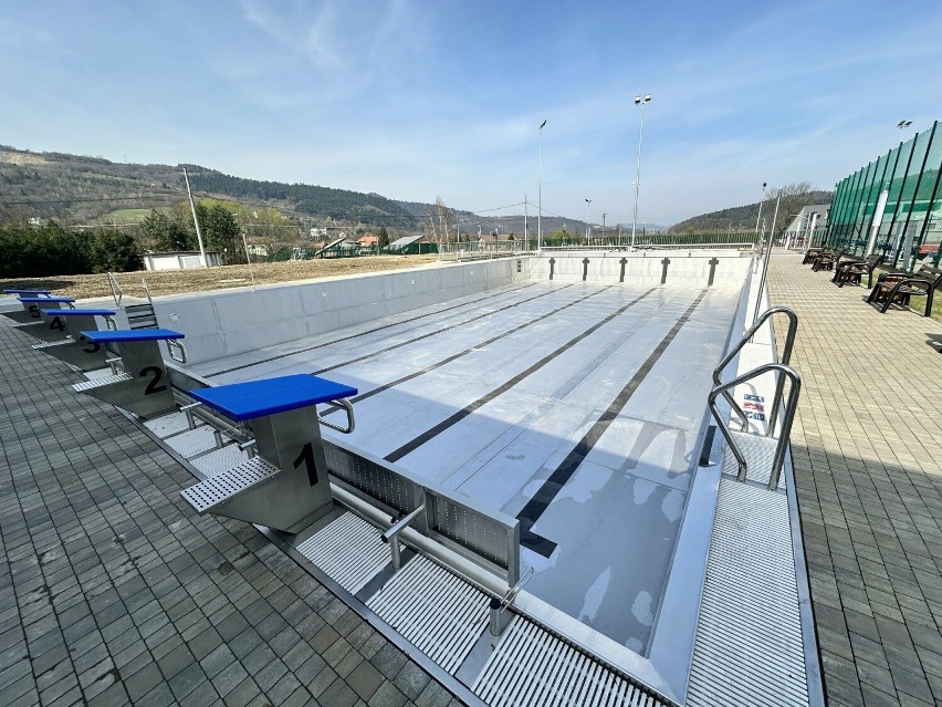 Powiatowe Centrum Sportu w Marcinkowicach oficjalnie otwarte. Jest tam ogólnodostępny basen