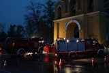 Wypadek w Goliszewie. Wóz strażacki zderzył się z osobówką. Dwie ofiary