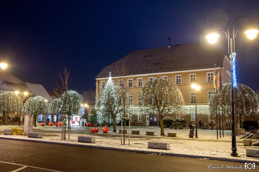 Pleszew nie rozbłyśnie tysiącem lampek na święta! Tegoroczne Boże Narodzenie będzie ponure? Nie do końca. Wiemy, co przygotował ratusz