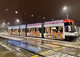 Warszawa. Zmiany w komunikacji miejskiej w sylwestra, Nowy Rok i święto Trzech Króli. Tak pojadą autobusy, metro, tramwaje i pociągi SKM