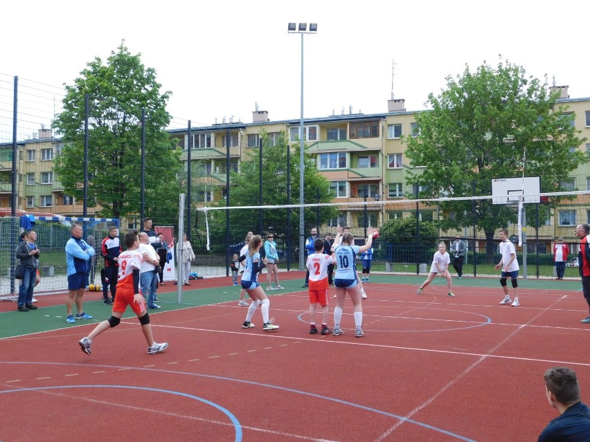 Turniej Orlik Volleymanii Siatkarskie „Miksty" Czwórek na boiskach przy szkole nr 15 w Wałbrzychu