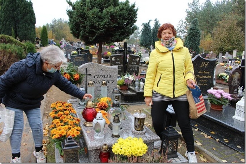 Trąbki Wielkie Seniorzy z Klubu "Zawsze Młodzi" pamiętają o swoich zmarłych koleżankach i kolegach