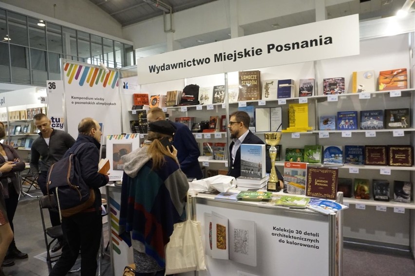 Poznań: Targi książki przyciągnęły tłumy. Co można zobaczyć...