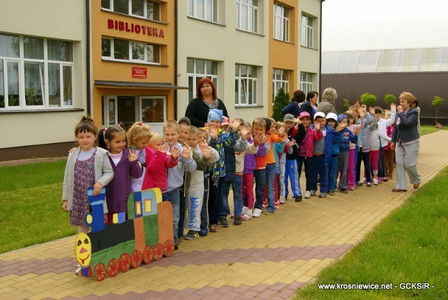 Dzieci z Krośniewic w lokomotywie Tuwima