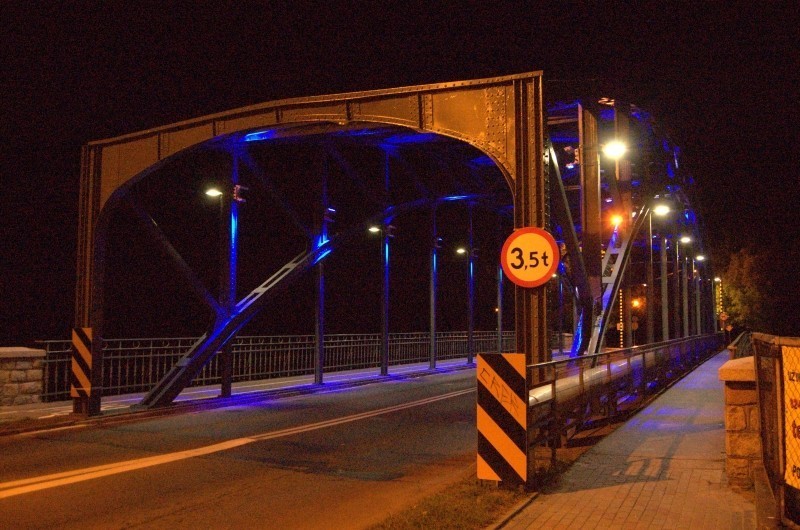 Kwidzyn: Włączono już kolorowe oświetlenie wiaduktu na ul. Mostowej