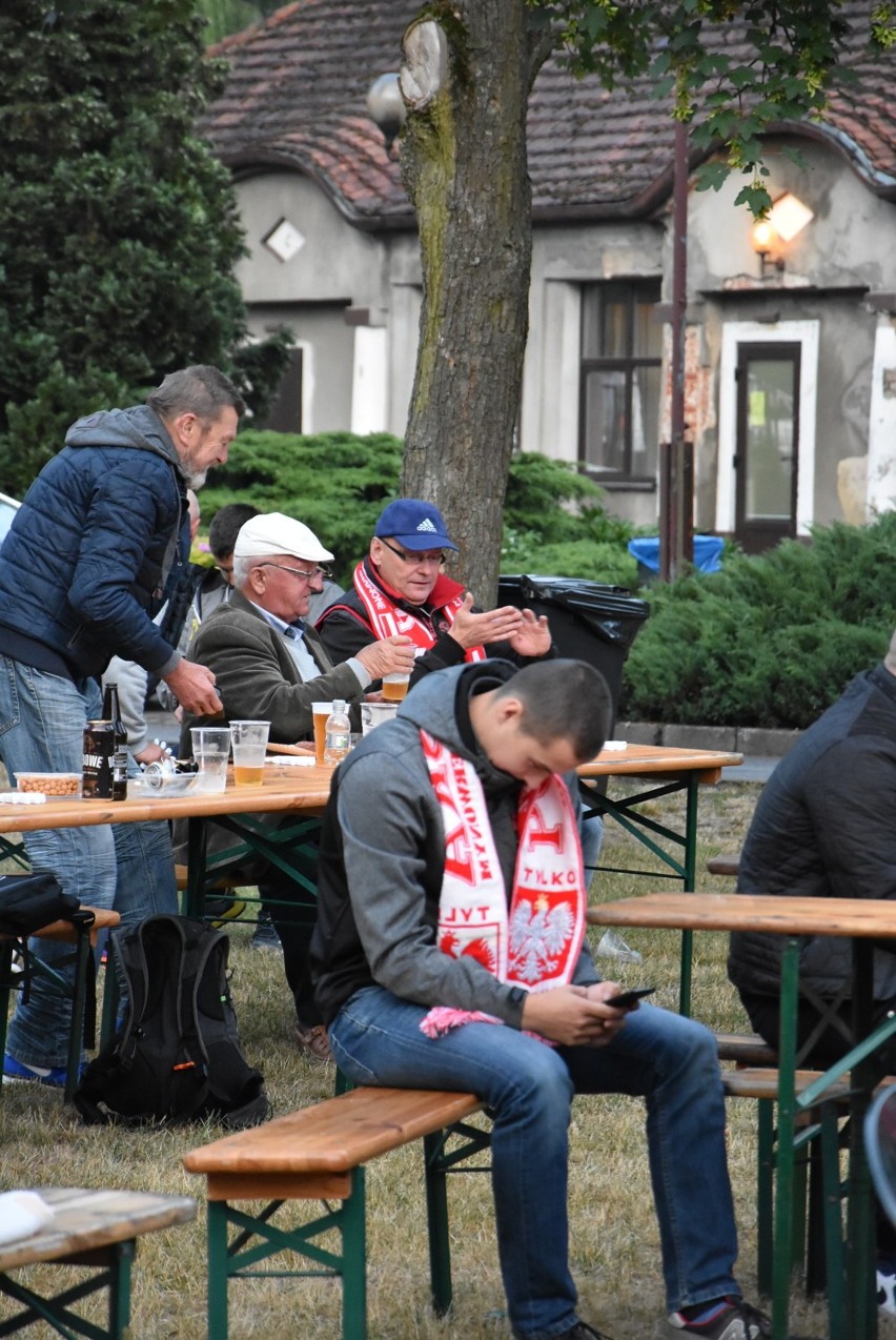 Strefa kibica w Nekli. Po trzecim golu można było tylko wstać i wyjść [FOTO]