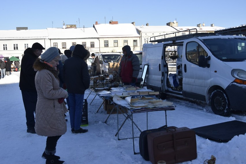 Lutowe targi kolekcjonerów w prawdziwie zimowej scenerii