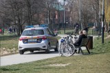Kraków. Służby uwzięły się na rowerzystów? Straż Miejska: Nie, po prostu obowiązuje ich takie prawo jak innych użytkowników ruchu