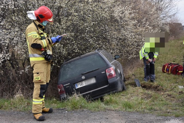 Wypadek drogowy w Psarskiem. Jedna osoba trafiła do szpitala