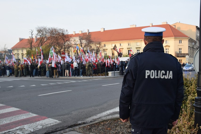 Antysemicki marsz w Kaliszu. Szefowi policji i prezydentowi...