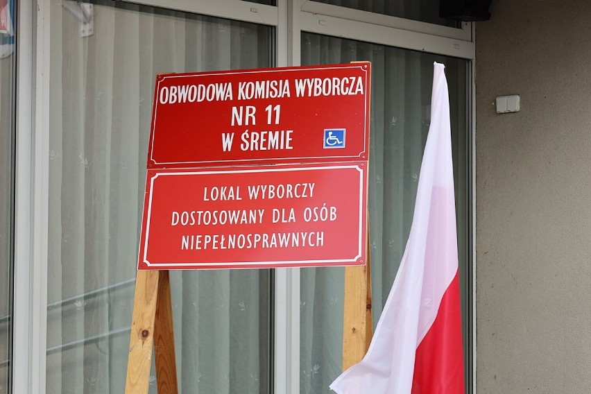 Polacy wybierają posłów i senatorów