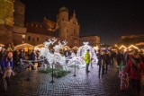 Gdański Jarmark Bożonarodzeniowy (1-23 grudnia). Dwupoziomowa Karuzela Gdańska, stoiska z rękodziełem, Anielski Młyn i wiele innych atrakcji