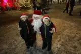Św. Mikołaj znaleziony na dachu Ratusza Pszczynie! Przywitało go ok. 1500 osób
