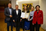 Julia Niesiołowska, uczennica z Kościerzyny najlepsza w województwie! Wygrała konkurs wiedzy o samorządzie 
