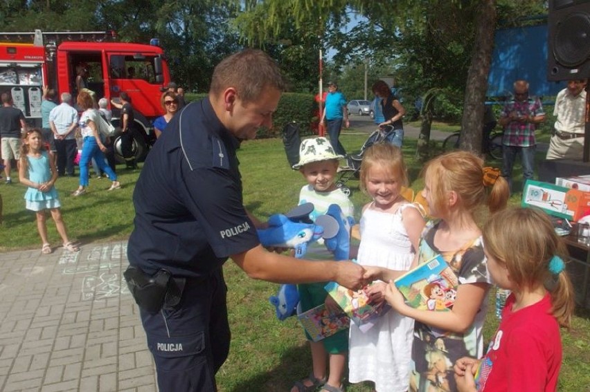 Policjanci i strażacy spotkali się działkowiczami i ich dziećmi [zdjęcia]