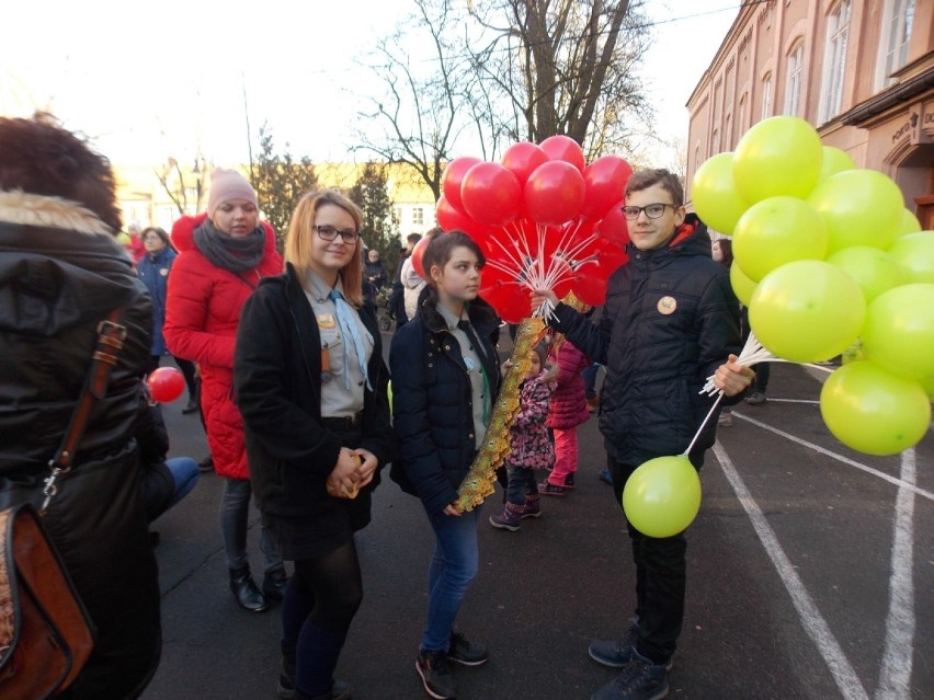 Orszak Trzech Króli w Nowej Soli przeszedł główną ulicą miasta do Parku Krasnala [DUŻO ZDJĘĆ]