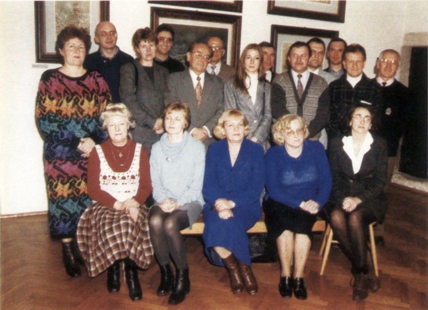 Siedzą od lewej: Wielgosz Bożena, Packa Kamila, Mrugała...