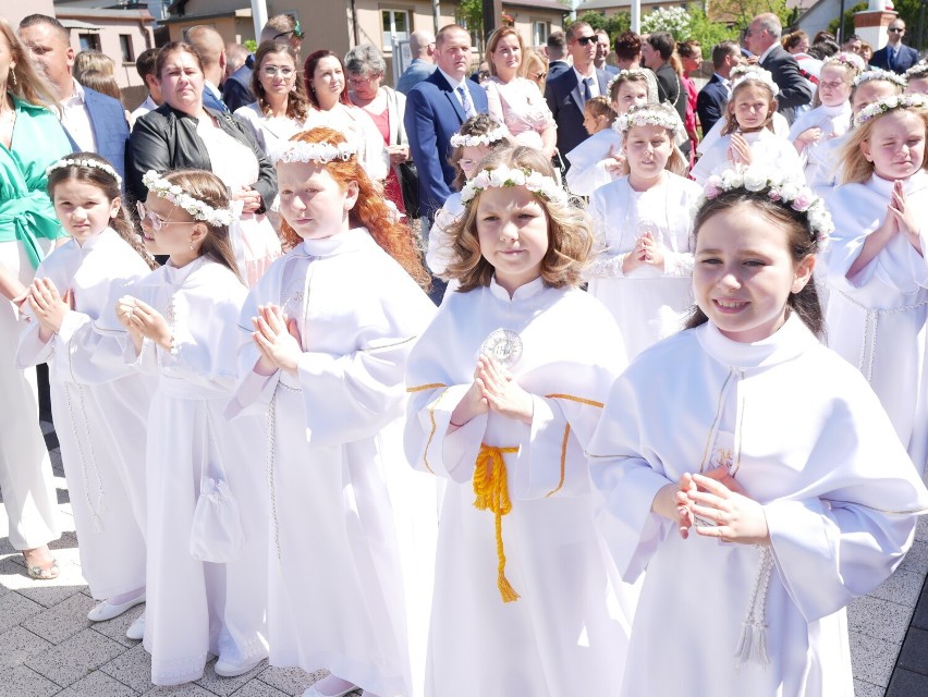 Pierwsza komunia święta w Skokach. Sakrament przyjęły dzieci z parafii pod wezwaniem świętego Mikołaja Biskupa