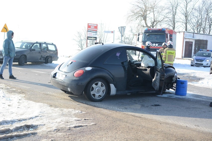 Wypadek w Radzyniu-Wybudowanie. Trzy osoby trafiły do szpitala [wideo, zdjęcia]