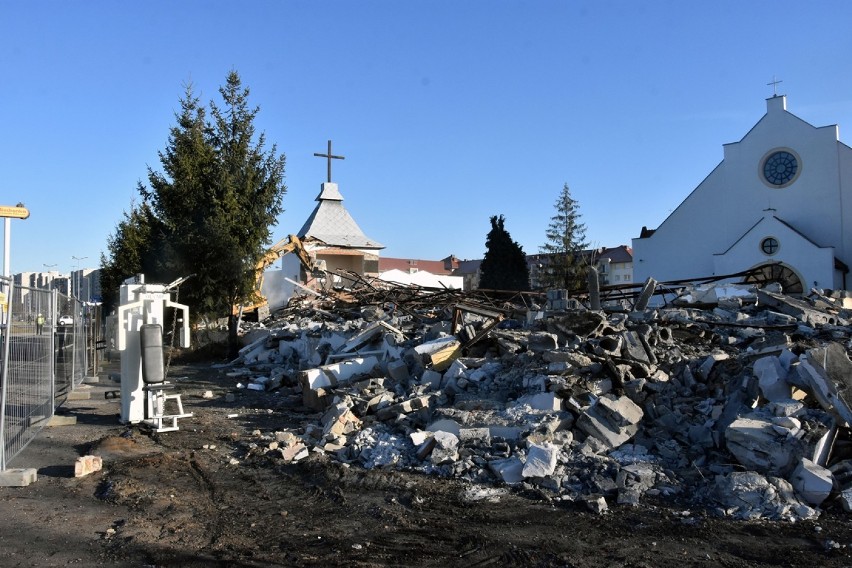 Dawna kaplica w parafii ks. Gacka legła w gruzach [ZDJĘCIA]