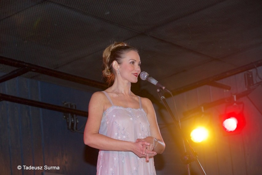 Powrócili jak za dawnych lat... kolejny recital śpiewającej aktorki Julity Kożuszek w SCK [foto]