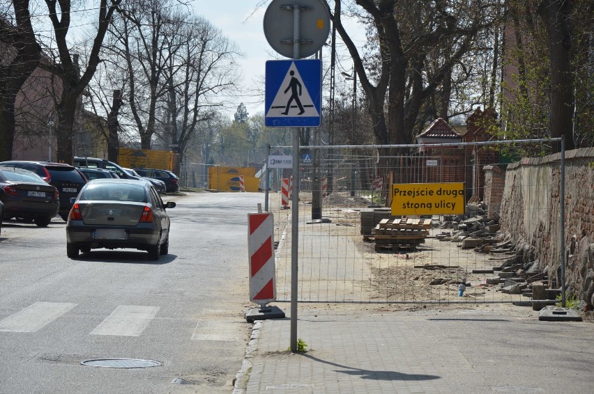 Malbork. Trwa przebudowa ulicy Słowackiego [ZDJĘCIA]. Drogowcy coraz bliżej newralgicznego odcinka
