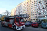 Wrocław. Pożar w bloku przy Krynickiej. Pijany mężczyzna zapomniał o potrawie na kuchence gazowej [ZDJĘCIA] 