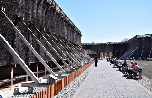 Od kilkunastu dni znów możemy przechadzać się i wypoczywać pod tężniami w Inowrocławiu. Obiekt przeszedł ostatnio poważny remont. Został ponownie oddany do użytku w przedłużony majowy weekend