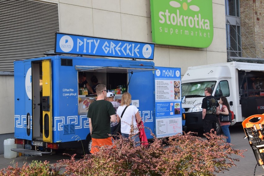 Suwałki. Trwa Food Truck Festivals. Na ulicy można spróbować kuchni z całego świata