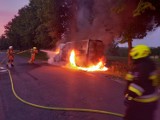 Gmina Gniezno. Pożar busa w Wełnicy. Do zdarzenia doszło przed 4 rano