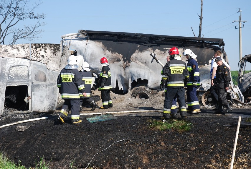 Smolice - Tragiczny wypadek: spaliły się trzy tiry, dwaj kierowcy nie żyją (FOTY)