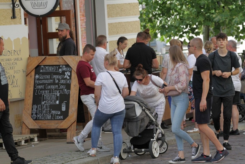 W niedzielne popołudnie przez Rynek w Sandomierzu przewinęło...
